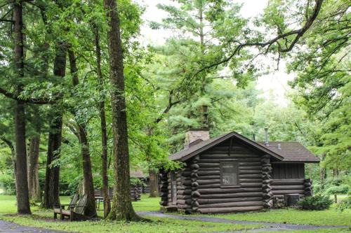 Mount Morris Hotel | White Pines Lodge