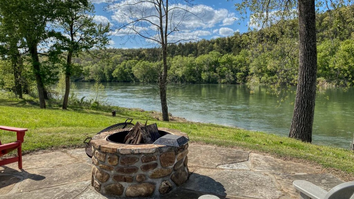 Lone Rock House | White River Beautiful Home! Fisherman's Paradise!