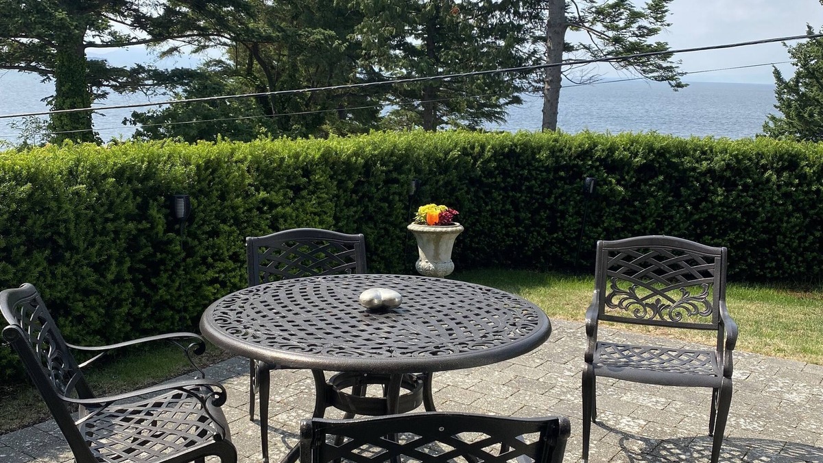White Rock House | White Rock Beach Getaway