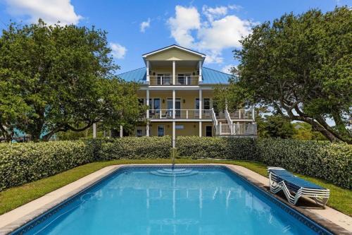 Morehead City House | White Rock home