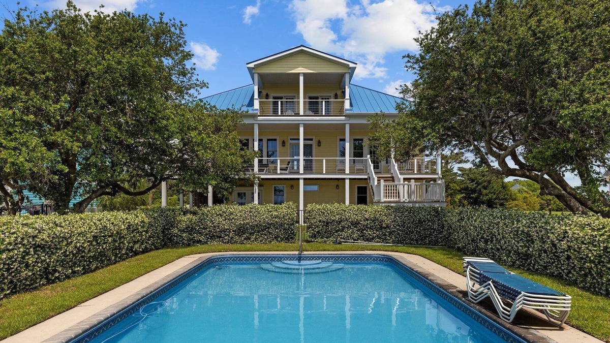 Morehead City House | White Rock-Soundfront Home with Pool