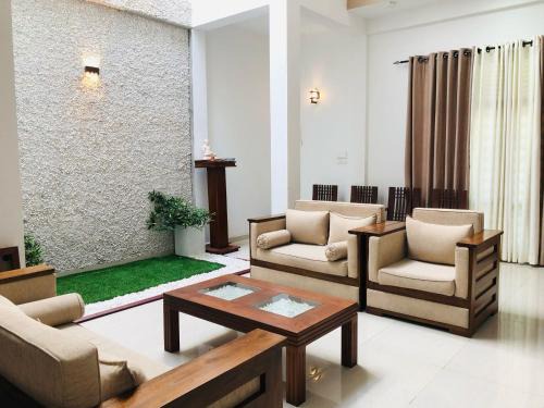 Wellawaya House | White Square Home-stay