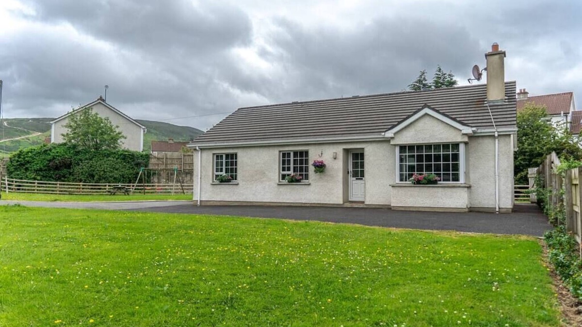 Buncrana House | White Strand Beach House - Wild Atlantic Wanderer