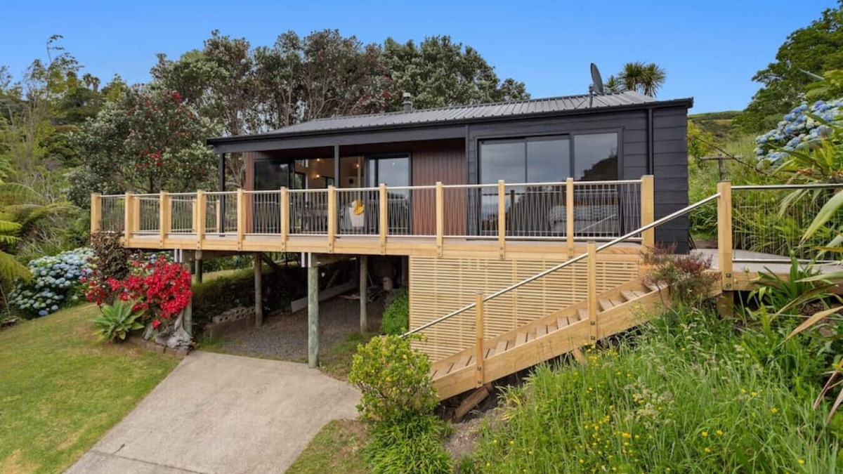 Waiotahi House | White Tui - Ohiwa Beach Bach