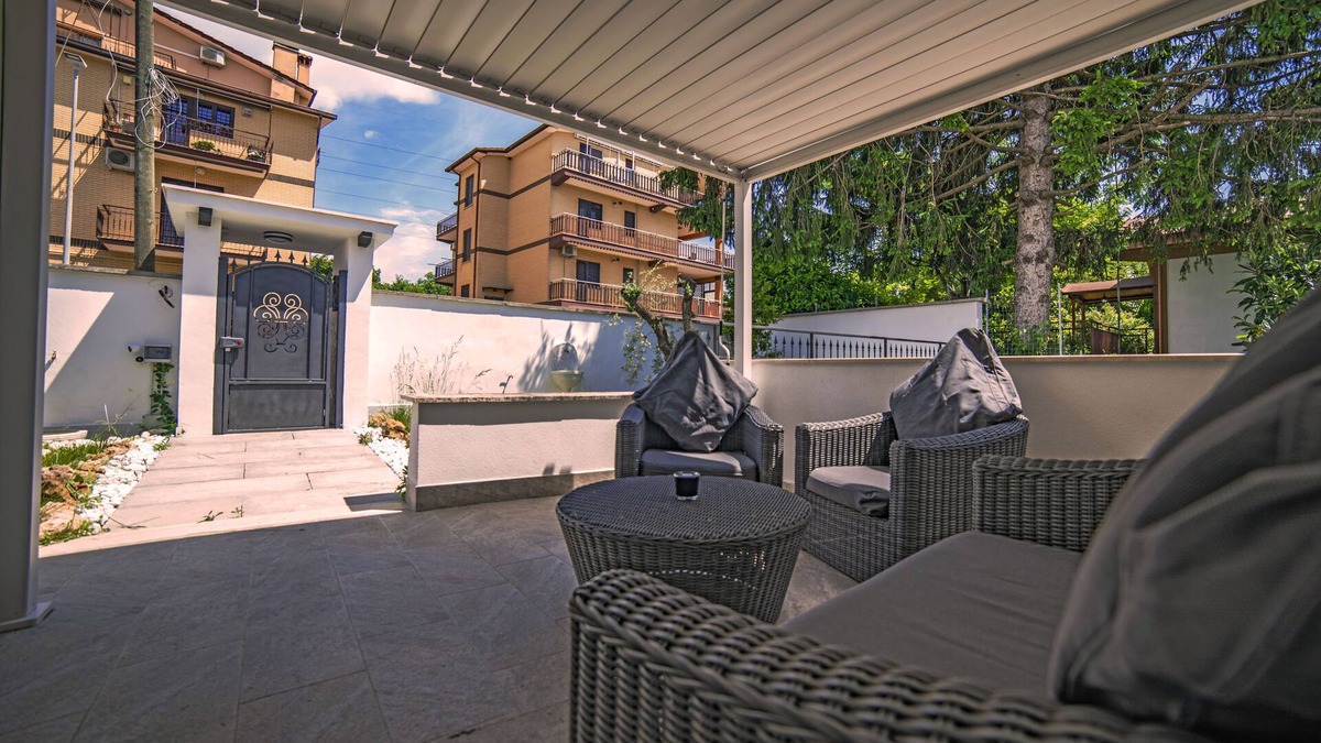 Zona LVIII Prima Porta House | White Veio Lodge