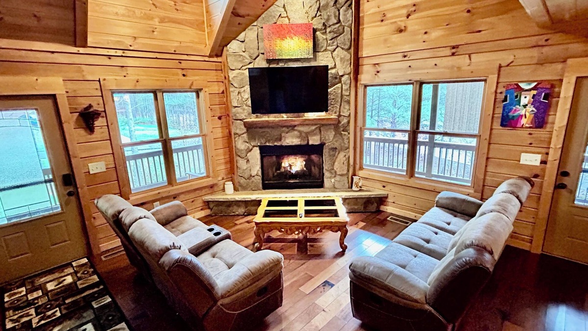 Ocoee Cabin | White water cabin is cozy, quiet and peaceful environment that is relaxing.