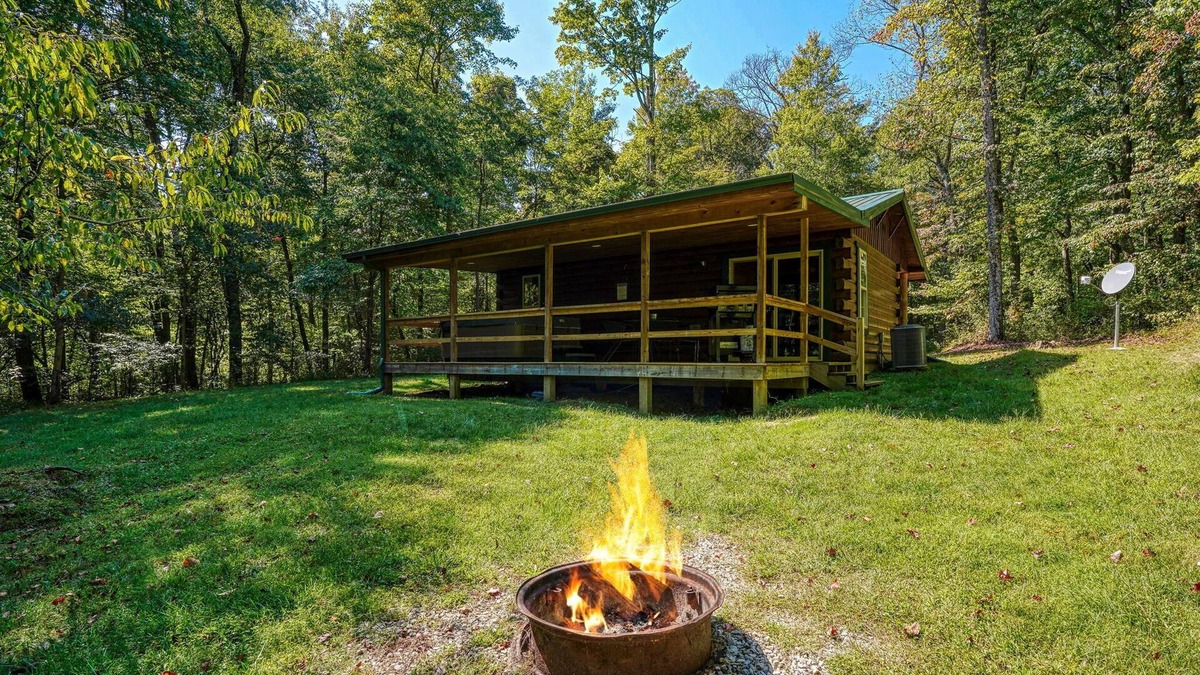 Logan Cabin | White Wolf Lodge by The Inn & Spa at Cedar Falls