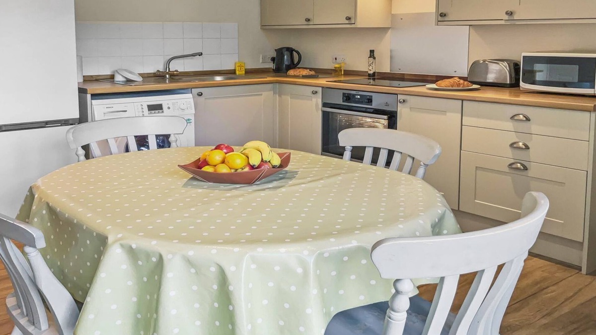 Alton Cottage | Whitedown - a cottage that sleeps 2 guests in 1 bedroom