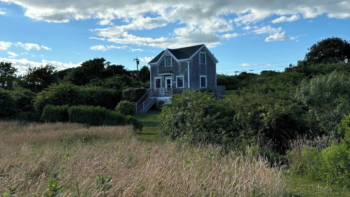 Block Island Cottage | Whitegate Cottage will not be renting in 2025. Thank you to our past guests.