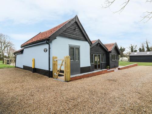 Attleborough House | Whitehands Farm Barn