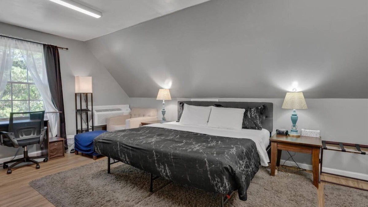 Chapel Hill Apartment | WhiteOak Studio @ Patterson Place/1Gig AT&T Fiber