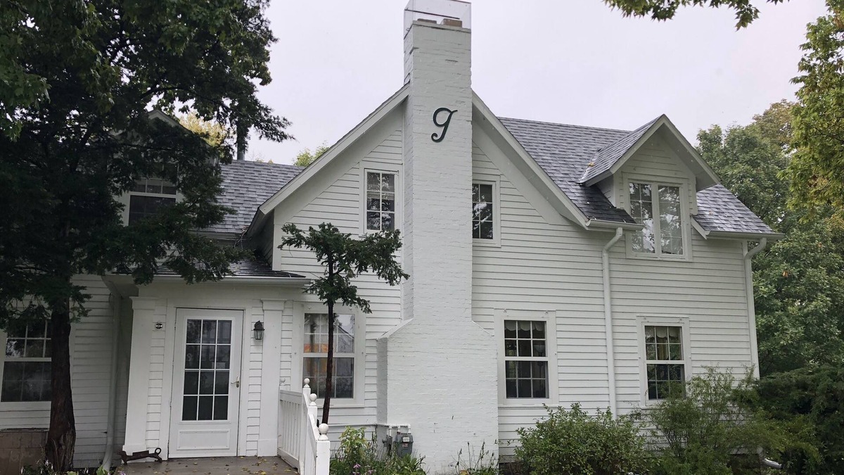 Coon Rapids Bed & Breakfast | Whiterock Conservancy - Harvest Room in the Historic Garst Farmhouse