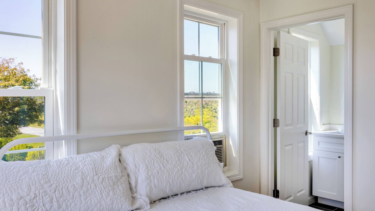 Block Island House | Whitestone Cottage: Pet-Friendly Nightly House Rental on Block Island