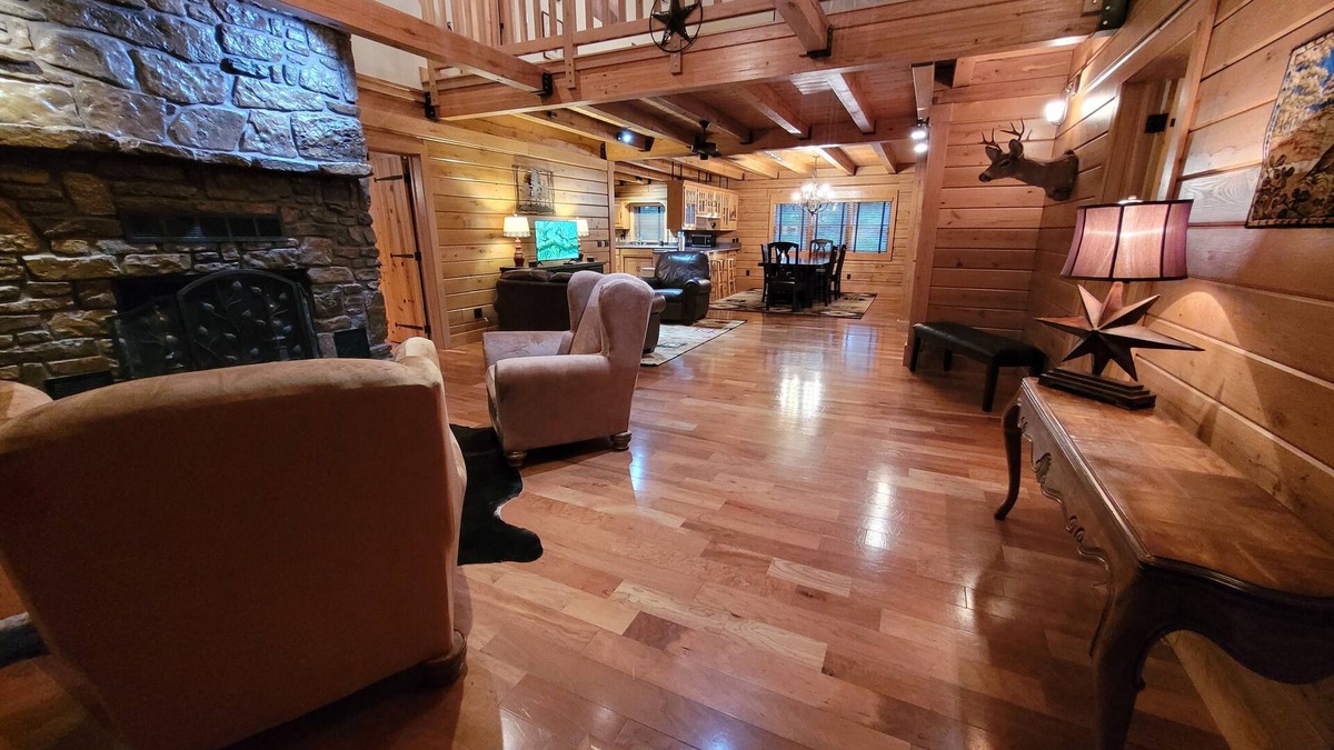 Rogers Cabin | Whitetail Cabin - fireplace, theater room, Wifi!, Family-Sized Log Cabin at Beaver Lake w Forest Vie