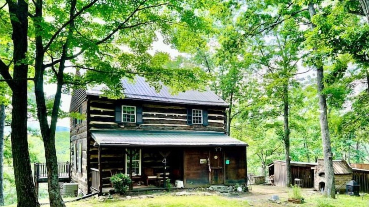 Burlington Cabin | Whitetail Inn - Rustic Seclusion