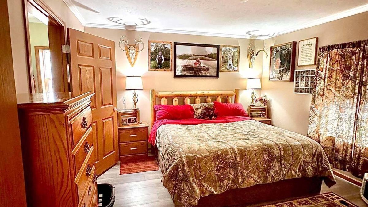 Two Rivers House | Whitetail Oasis 2-bedroom ranch house in beautiful Two Rivers!