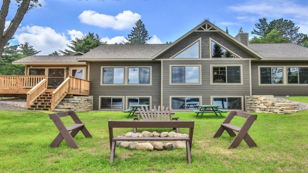 St Germain House | Whitetail Ridge: Lakefront Home, FREE Wi-Fi/Firewood, Generator, No Cleaning Fee