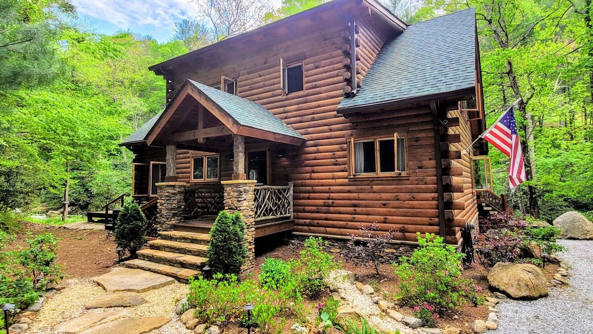 Highlands House | Whitewater Mountain Cabin on the Cullasaja River