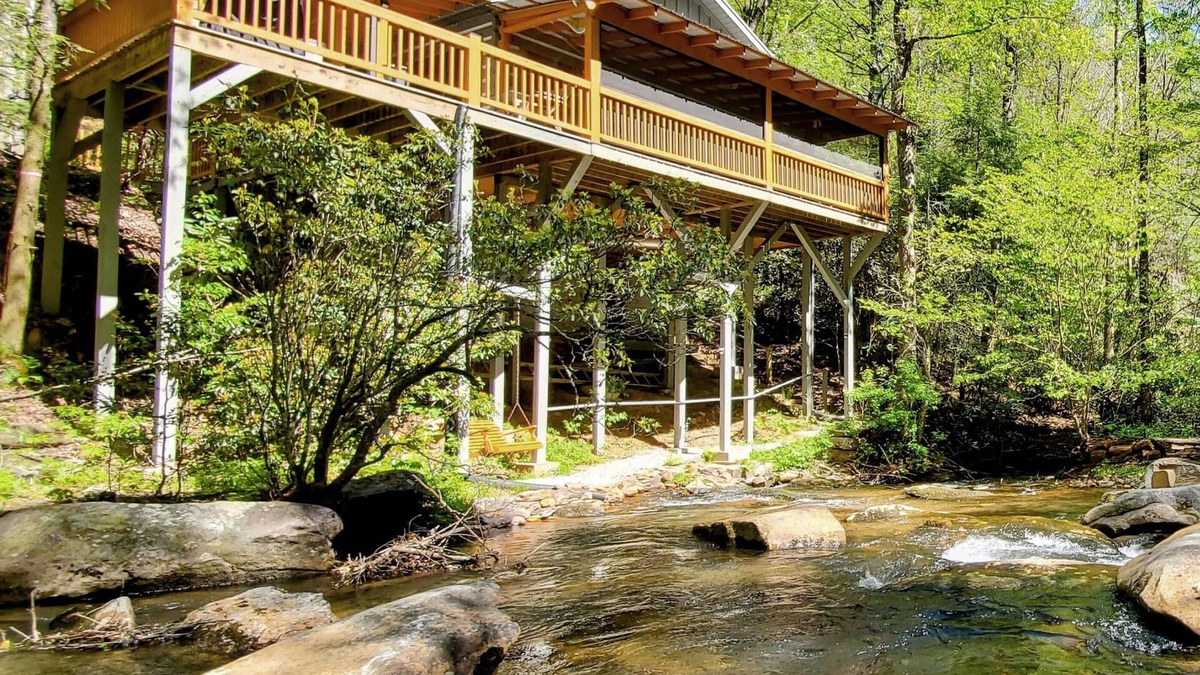 Blue Ridge Cabin | Whitewater Paradise Solo Stove Hot Tub Dog Friendly