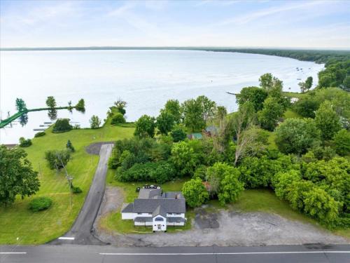 South Bay House | Whitewater The Genoa on Oneida Lake Sleeps 8