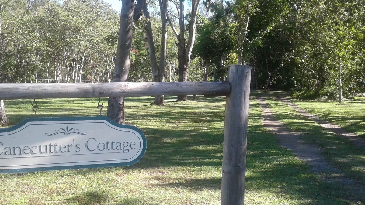 Airlie Beach House | Whitsunday Heritage Cutters Cottage