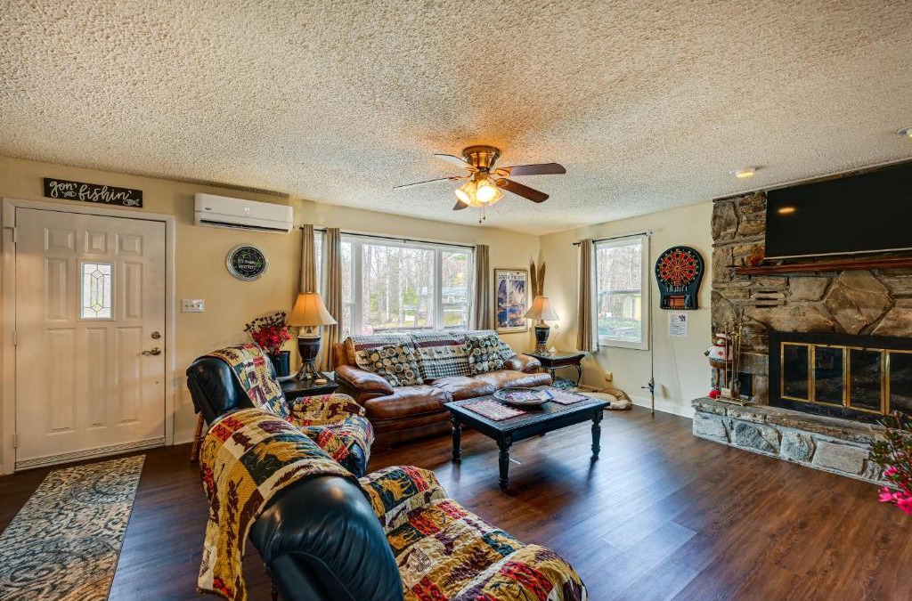 Qualla House | Whittier Vacation Rental Cabin with Private Hot Tub