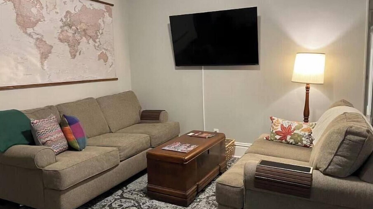 Springfield House | Whitt’s End - a spacious private lodging in a historic Springfield neighborhood
