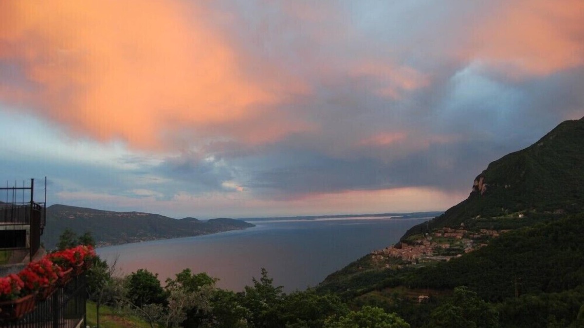 Gardola Villa | Whng. Belvedere in absolute panoramic position with a unique view of Lake Garda