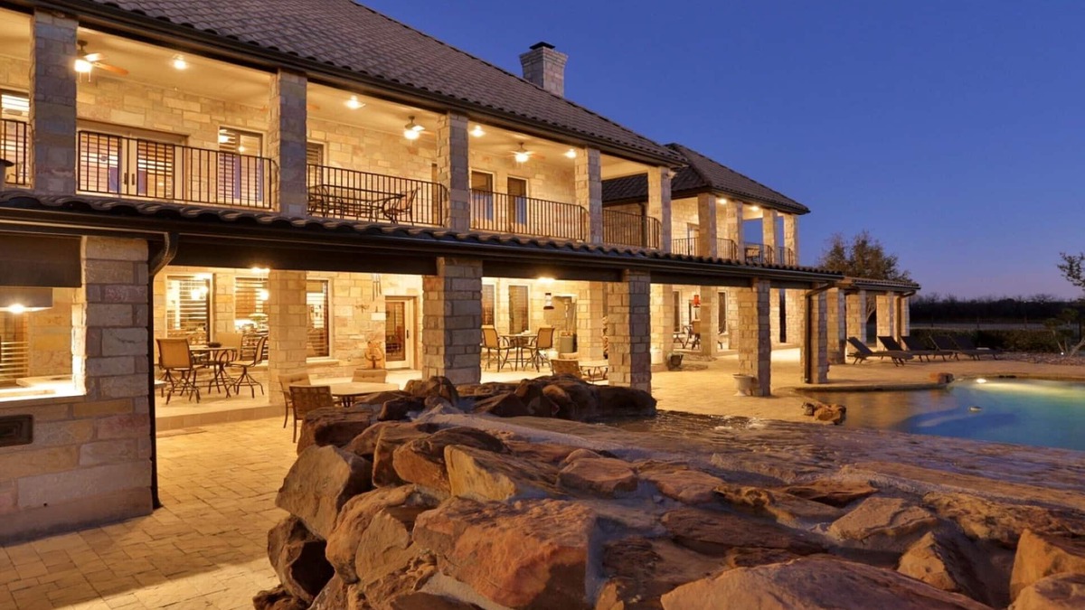 Goldsboro Villa | >Who wants to Bunk like a Billionaire?<