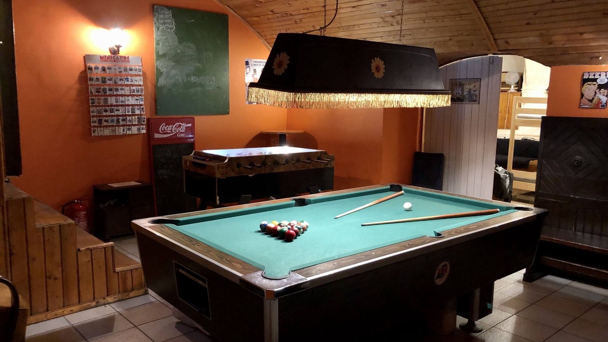 Kerepesdulo Apartment | Whole basement former pub 4 stag do
