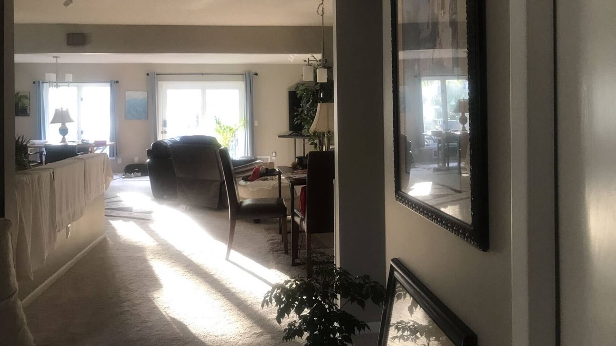 East Bloomington House | Whole home with spacious kitchen cozy fireplace by airport mall of American