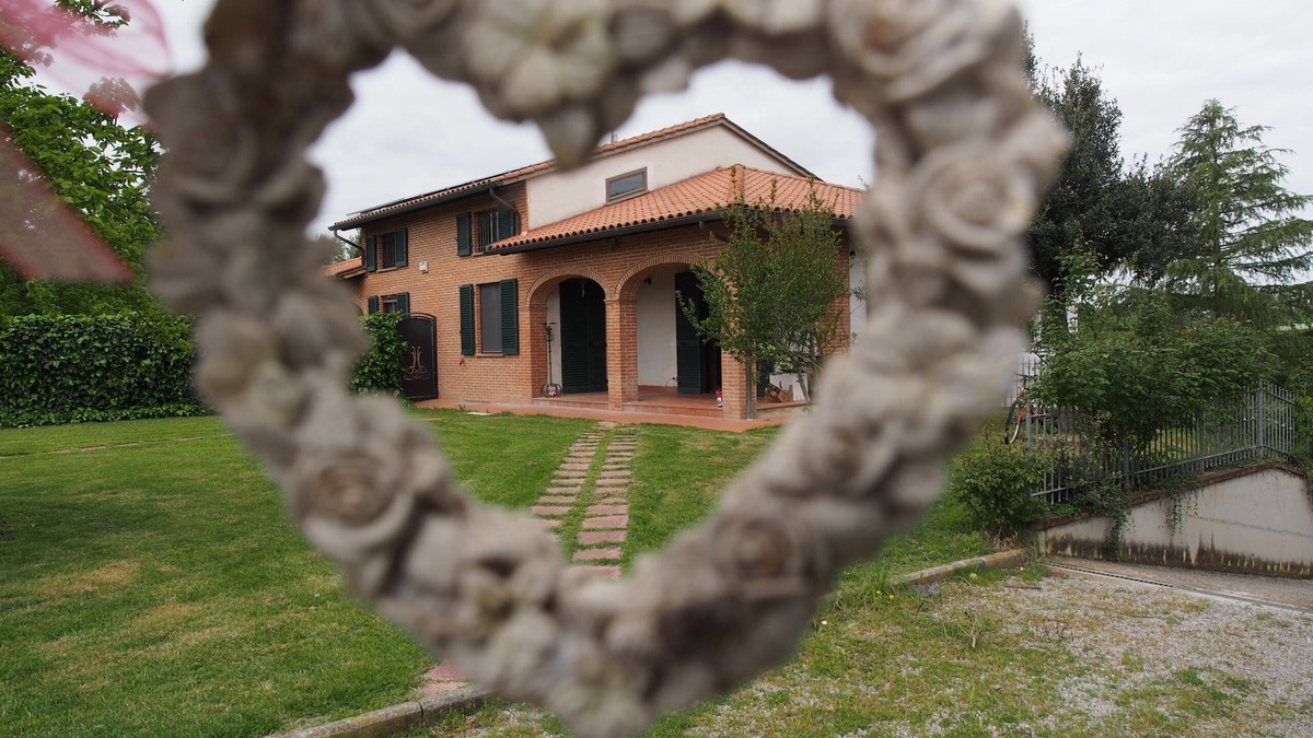 Castiglione del Lago House | Whole house immersed in the countryside