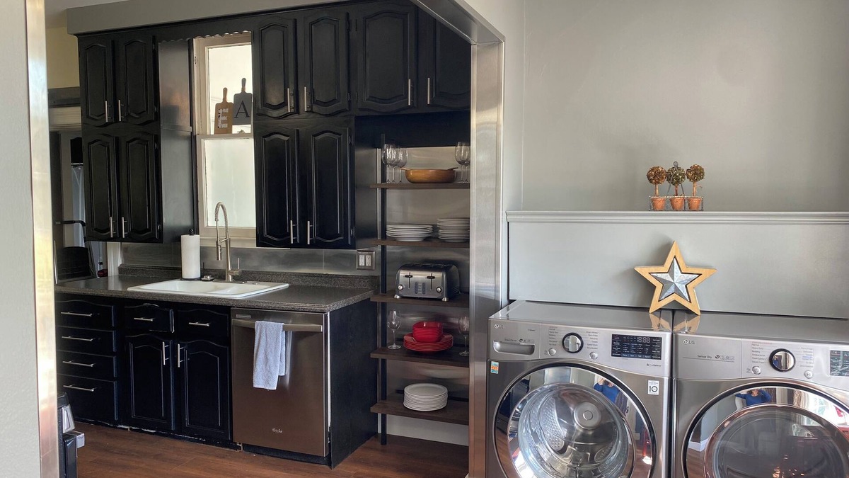 Athens House | Whole Hours. 1/2 mile walk to Court St and a short walk to the OU campus.