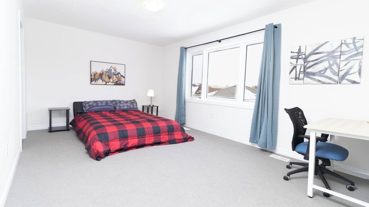 Paris House | Whole House 3 BR 2.5 WR Close to Downtown & HW 403