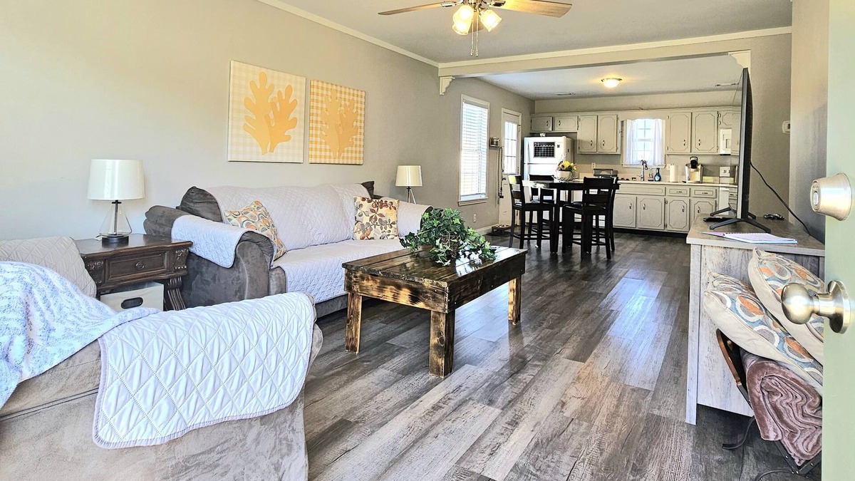 Christian County House | Whole House- 3rm + Fenced Yard. 2 Turns to Post!