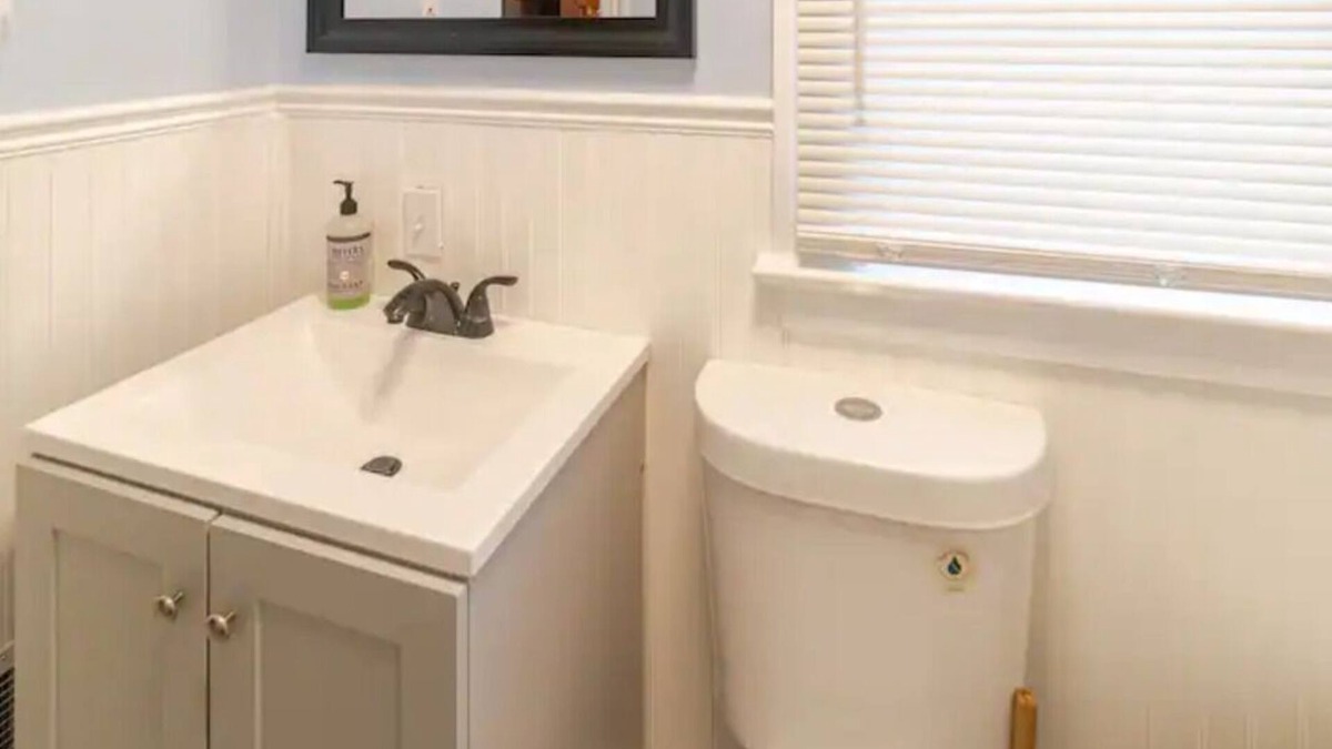 Rochester House | Whole House 5 min from Rochester Gen Hosp 4-Beds sleep 8