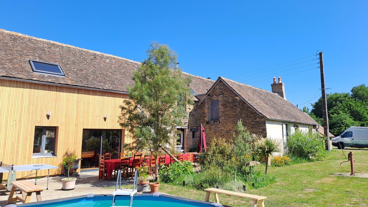 Mezieres-sur-Ponthouin Other | Whole house 6 bedrooms 13 sleeps and more