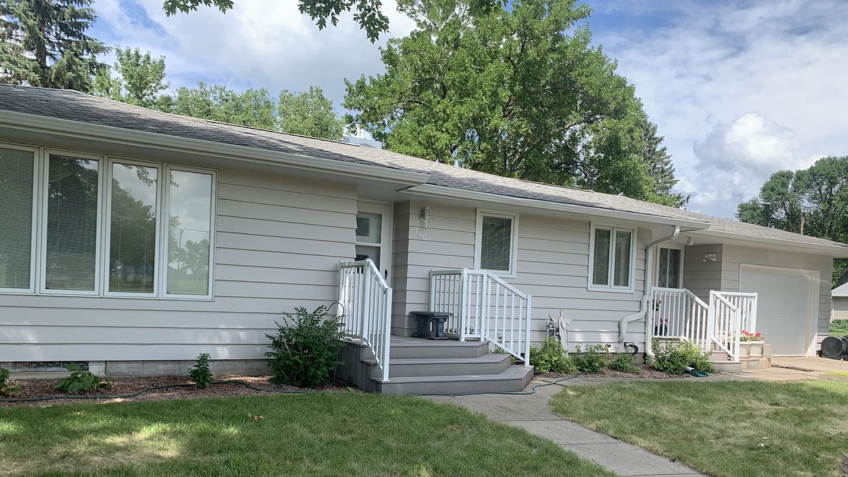 Currie House | Whole house for family close to parks, bike trail and Lake Shetek
