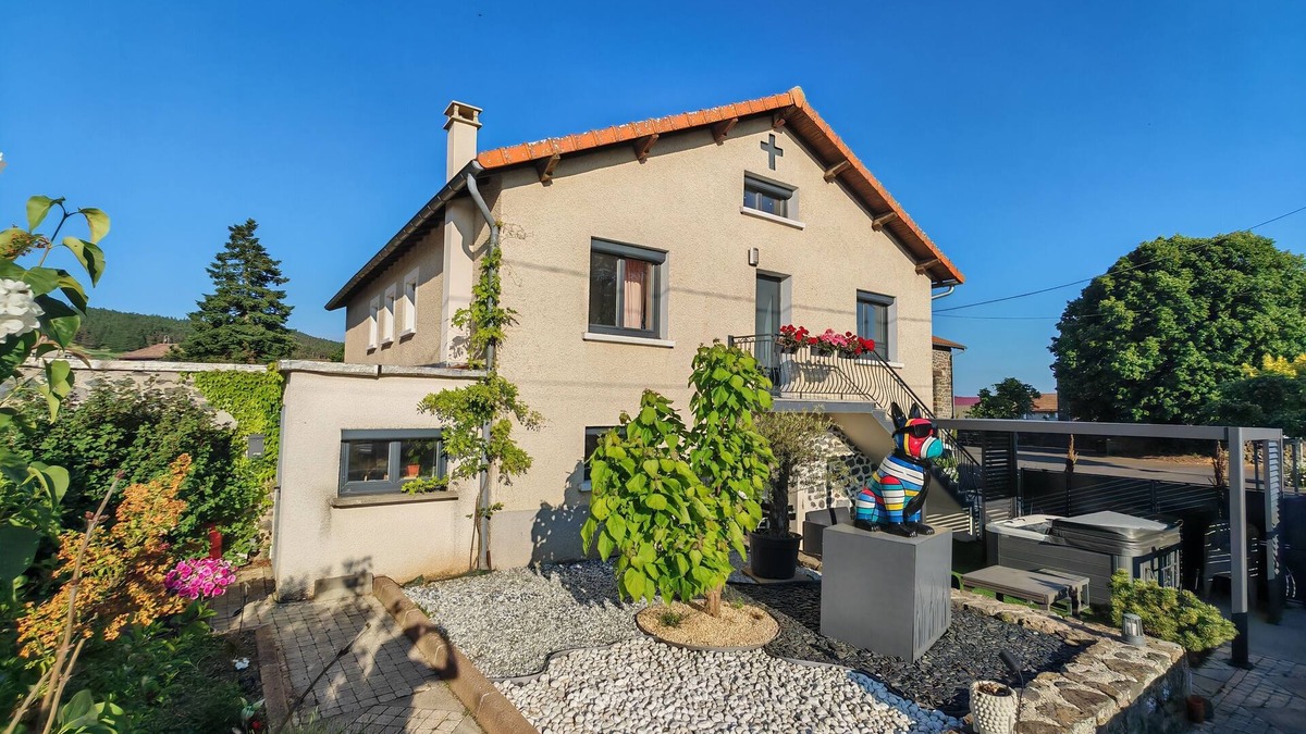 Saint-Jean-Lachalm House | Whole house