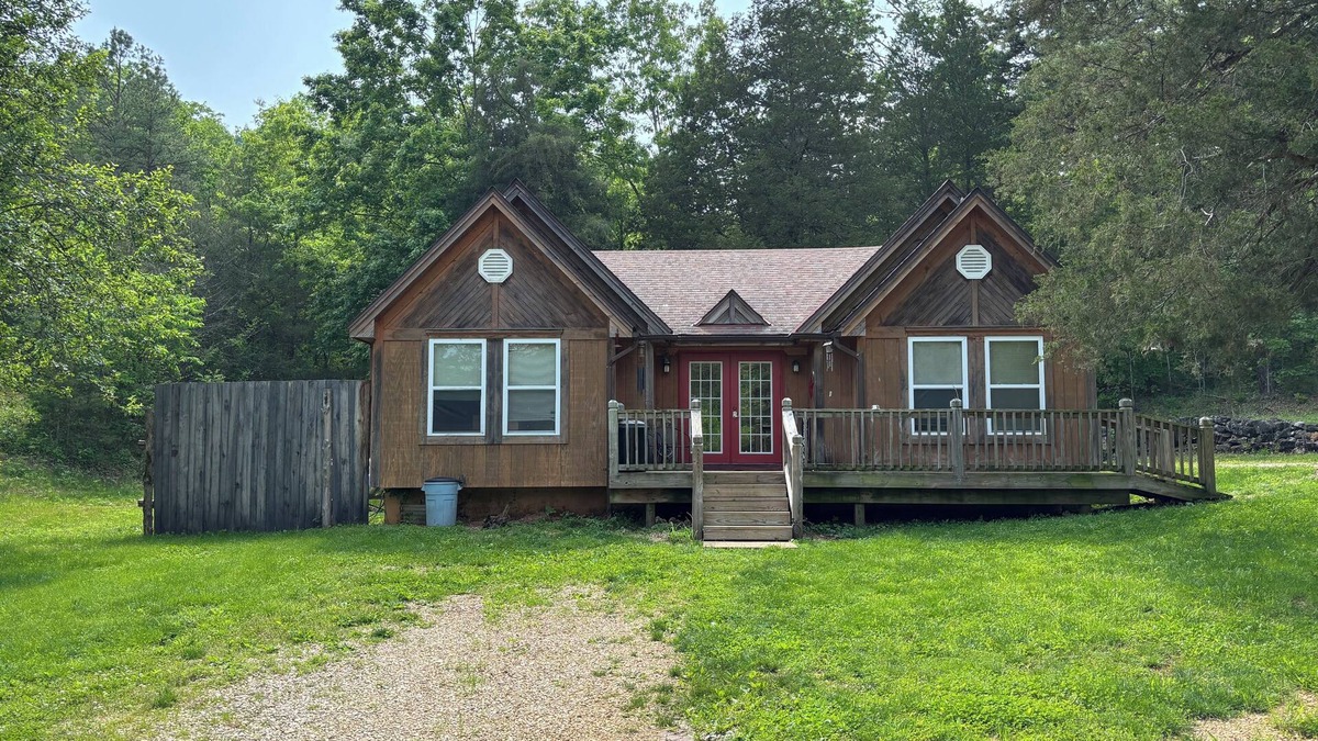 Eminence House | Whole house, secluded getaway near Alley Springs, Eminence , Missouri.