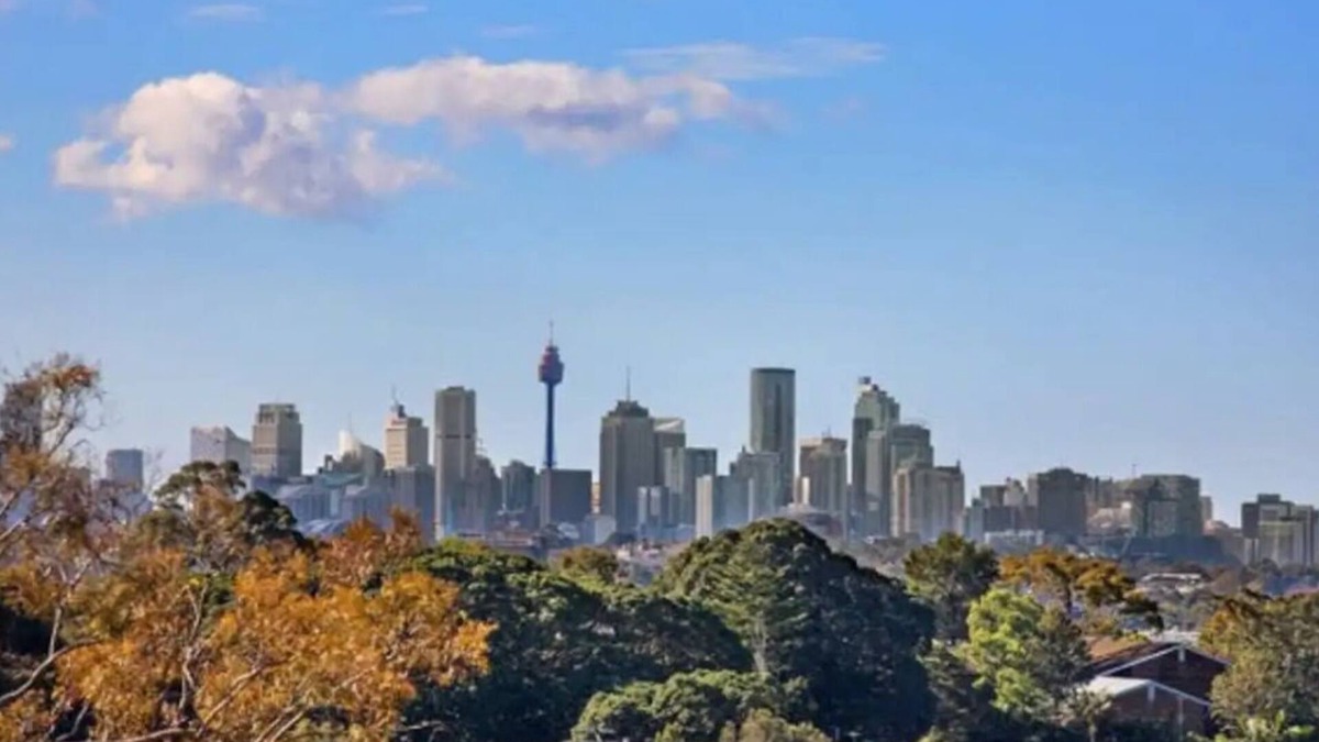 Earlwood House | Whole House with city views .