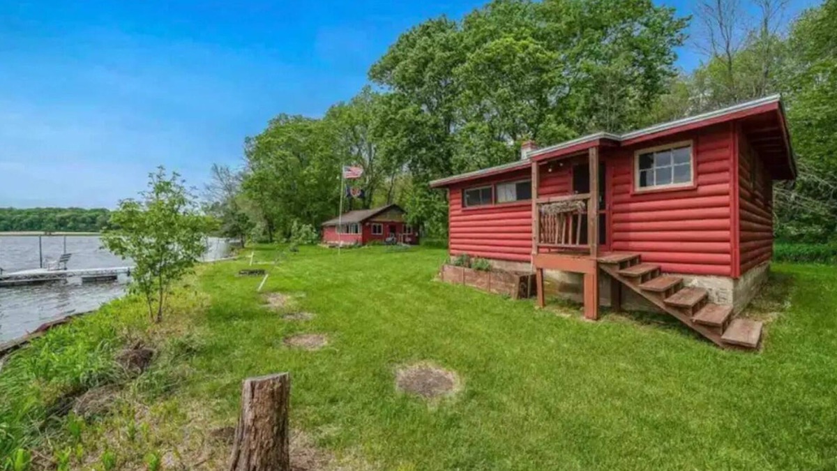 Holcomb Cabin | WHOLE ISLAND TO YOURSELF, boat included. Sleeps 8 people.