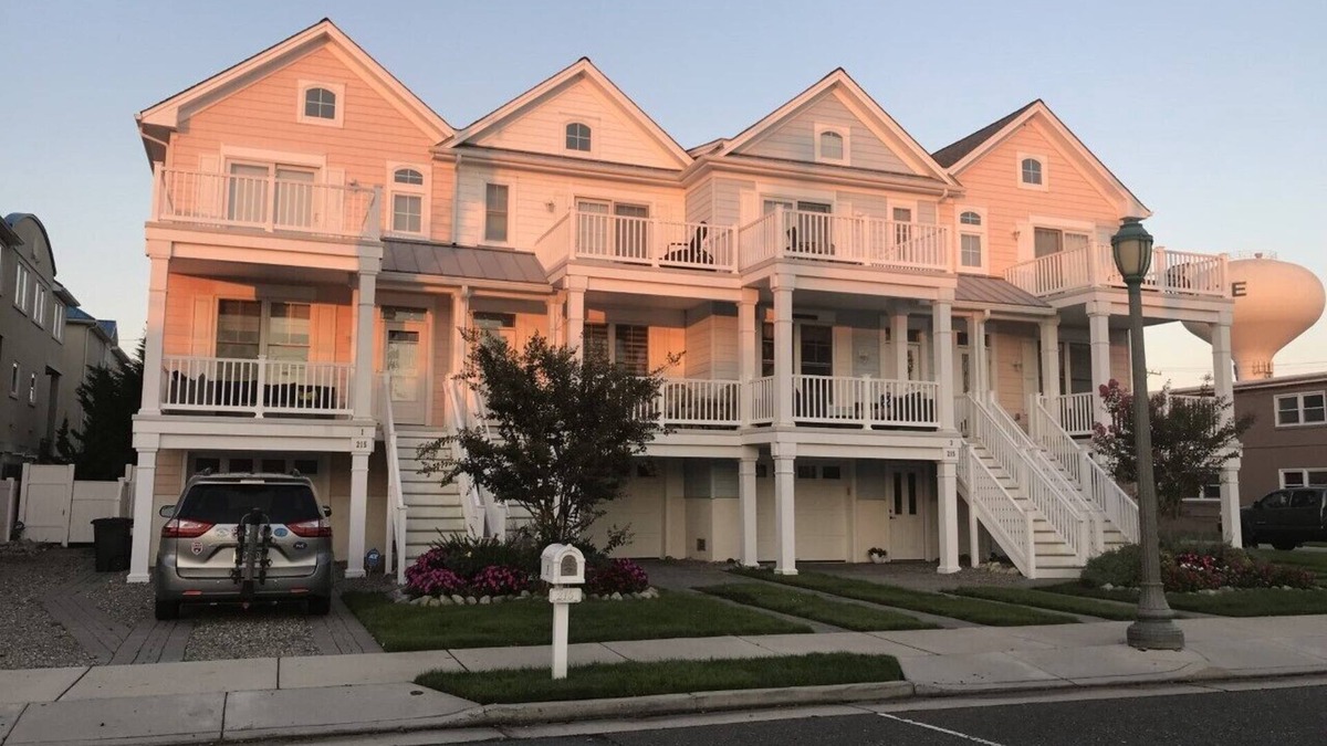 Margate City House | WHOLE ONE MTH BKG FOR JUL 2023! Walk to beach, STEPS to restaurants, marina!