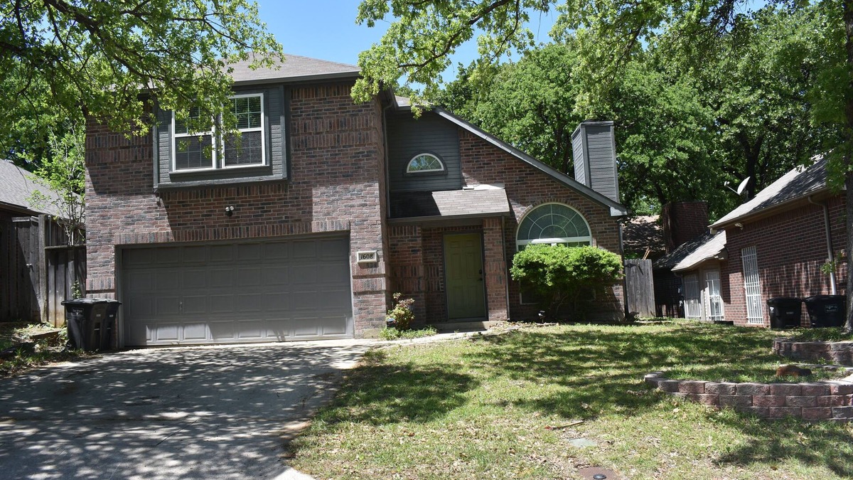 Ederville House | Why rent a hotel room when you can rent a home 7.9 miles from Globe Field