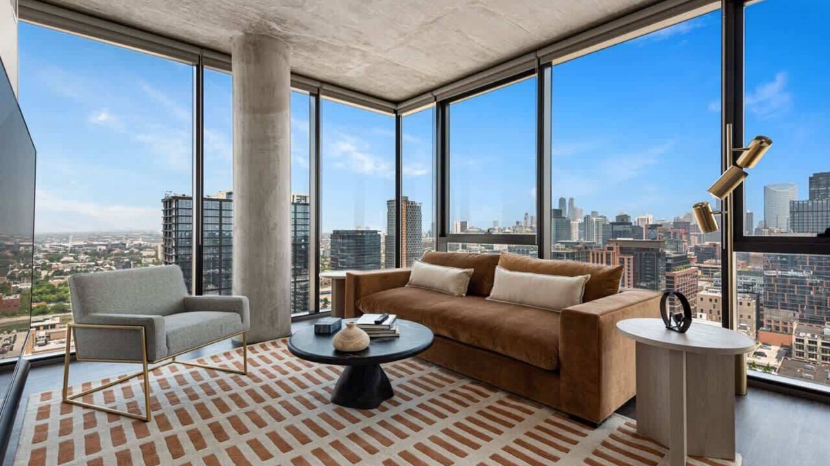 Near West Side Apartment | Why Settle for Ordinary?5 Stars Apartment|The Avant