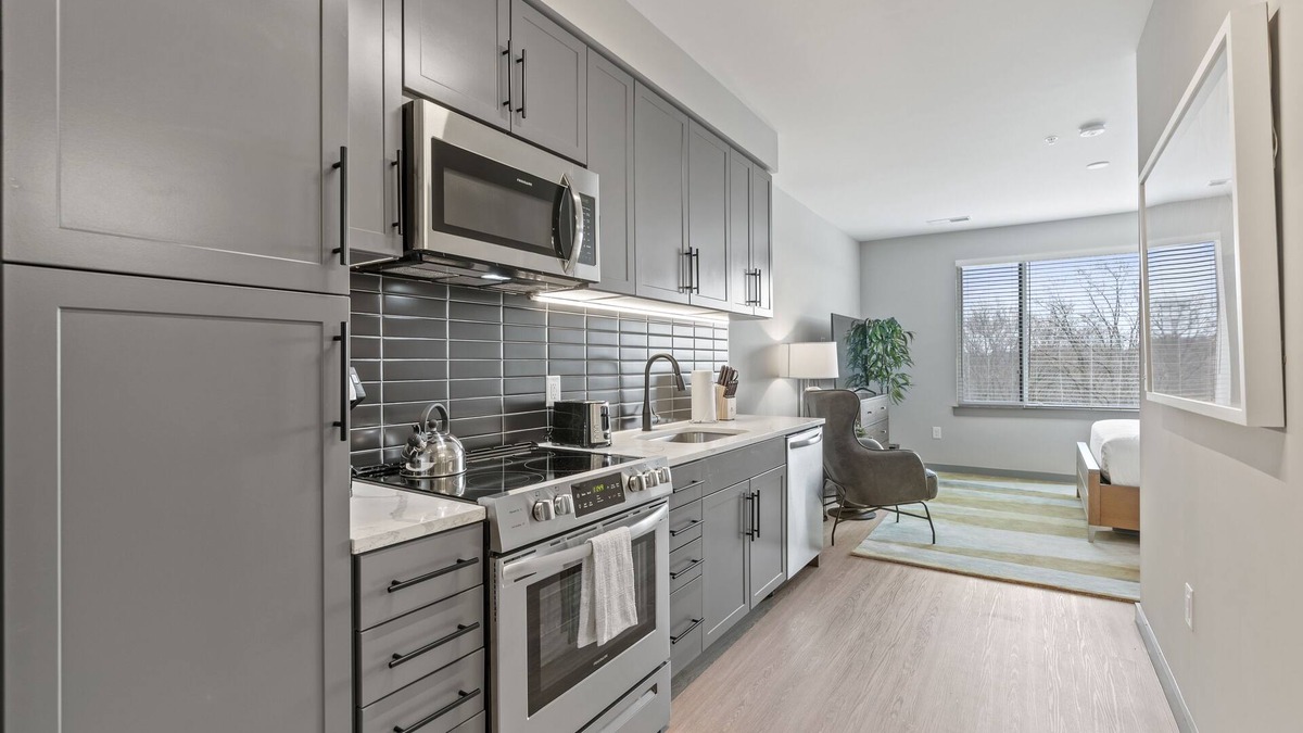 Town Center Apartment | WhyHotel by Placemakr Columbia