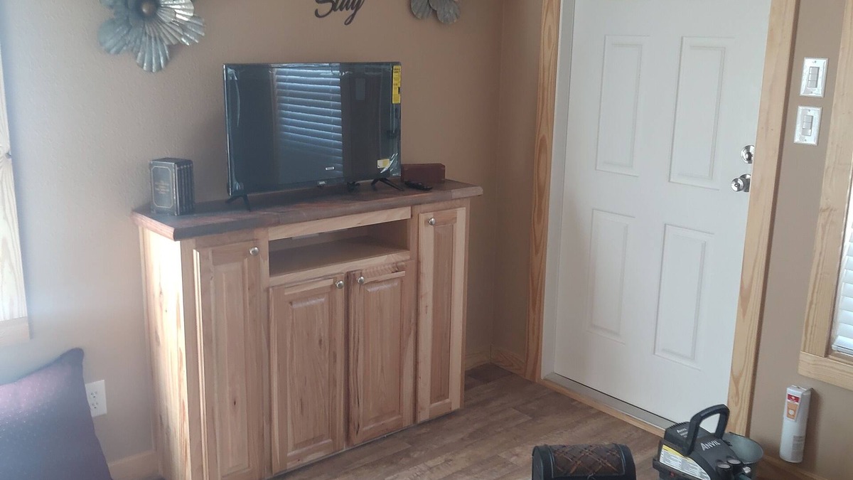 Coleman Cabin | Wi-Fi on site Quiet Country Setting. 2 bedroom,