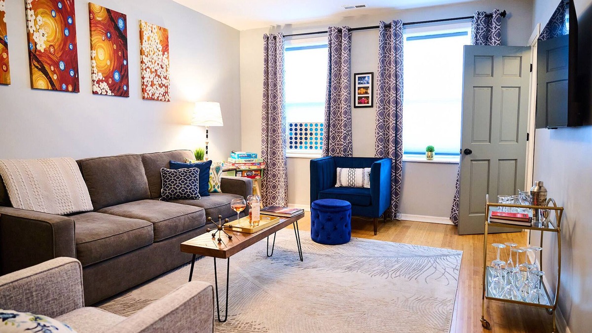 Noble Square Apartment | Wicker Park 2Bdrm Near Downtown & Salt Shed Weekend Special 229.00 Sept 8 - 10