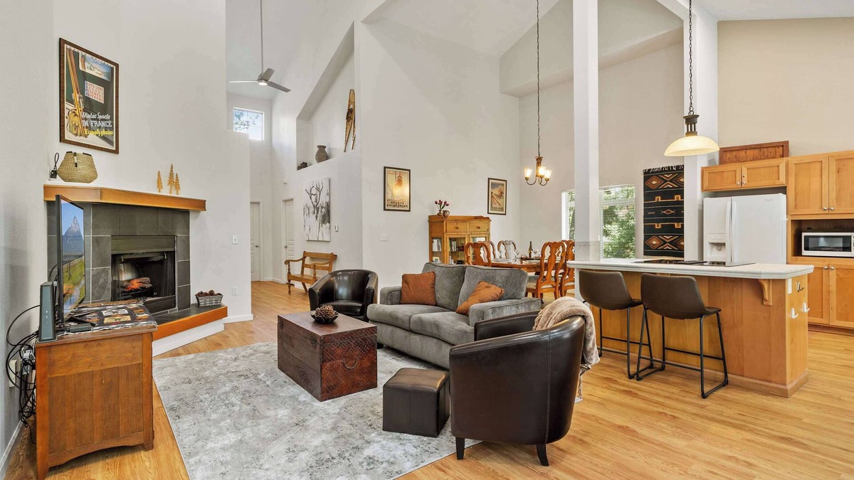 Bend House | Widgi Creek Retreat! Lux Mt Bachelor Stay for 4!