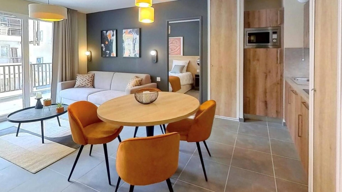 Saint-Etienne-de-Tinee Apartment | Wifi, 100m from ski slopes, sauna, hammam, parking, tv, ski locker, 42m², Auron